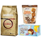 Кофе зерно, печенье и Choco Pie